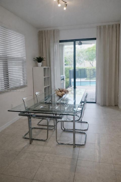 В аренду: $5,000 (4 спален, 2 ванн, 2524 Квадратных фут)