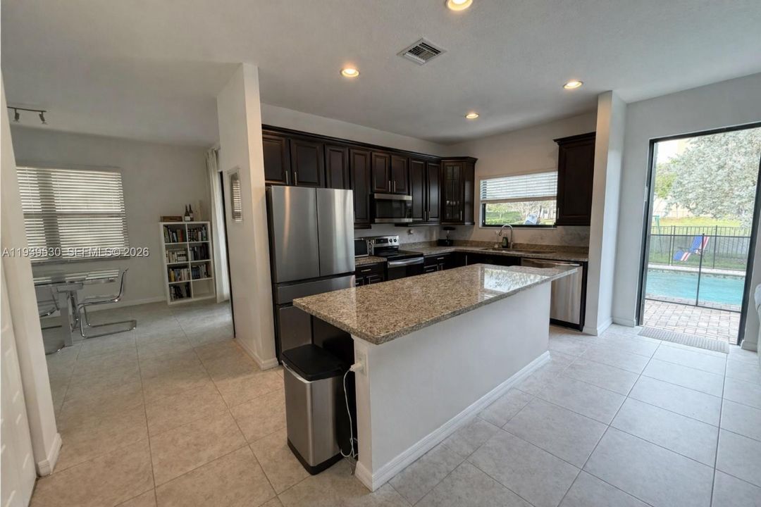 В аренду: $5,000 (4 спален, 2 ванн, 2524 Квадратных фут)