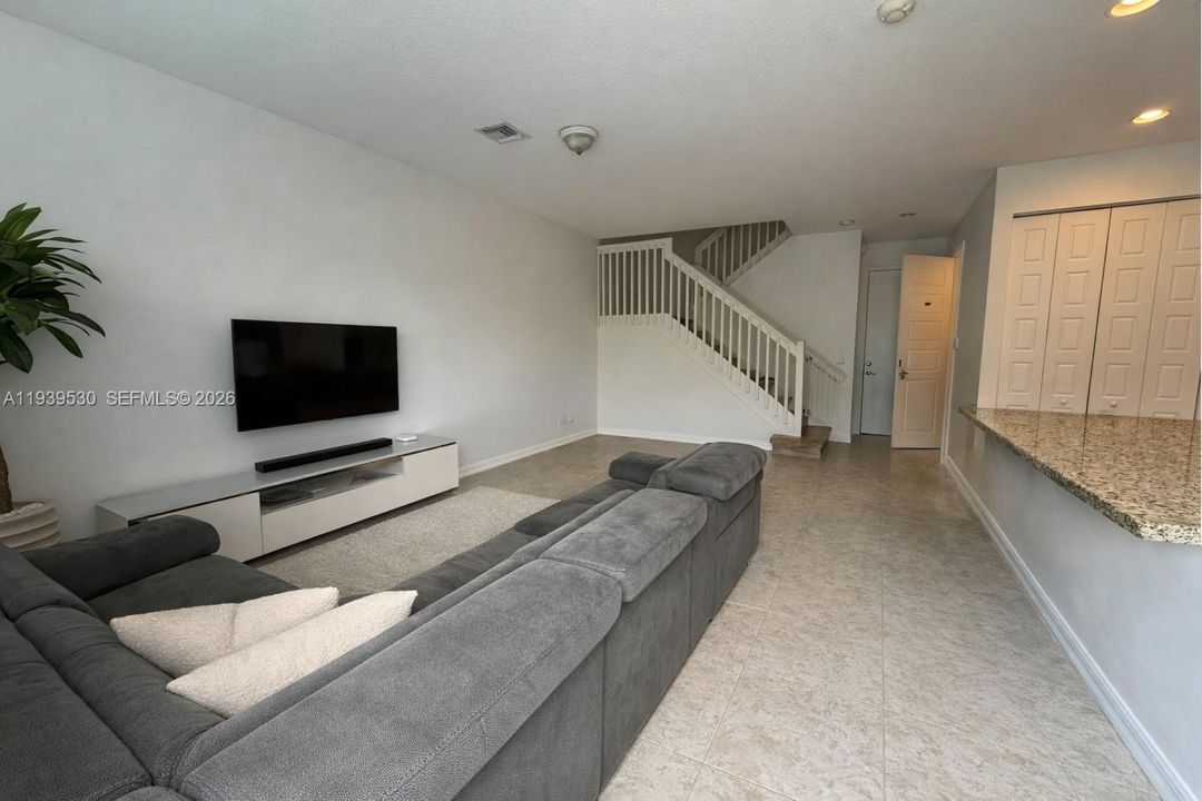 В аренду: $5,000 (4 спален, 2 ванн, 2524 Квадратных фут)