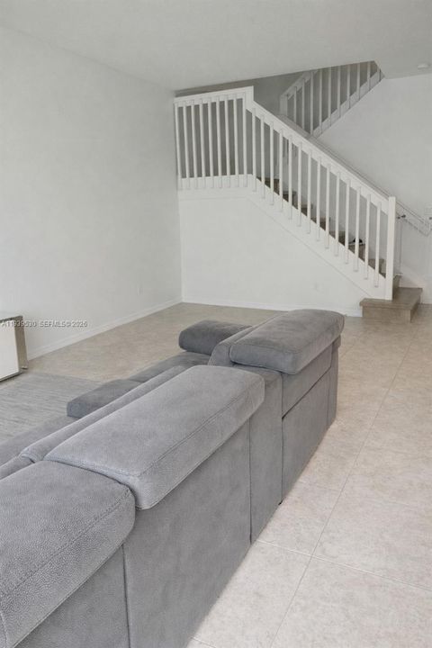 В аренду: $5,000 (4 спален, 2 ванн, 2524 Квадратных фут)