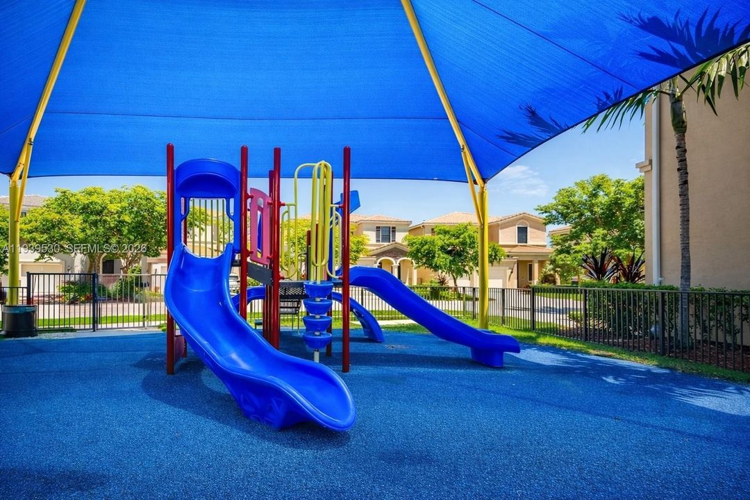 В аренду: $5,000 (4 спален, 2 ванн, 2524 Квадратных фут)