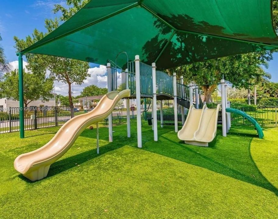 В аренду: $5,000 (4 спален, 2 ванн, 2524 Квадратных фут)