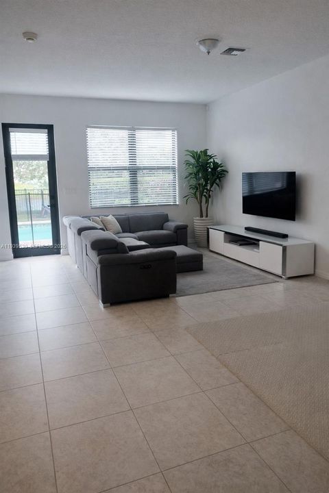 В аренду: $5,000 (4 спален, 2 ванн, 2524 Квадратных фут)