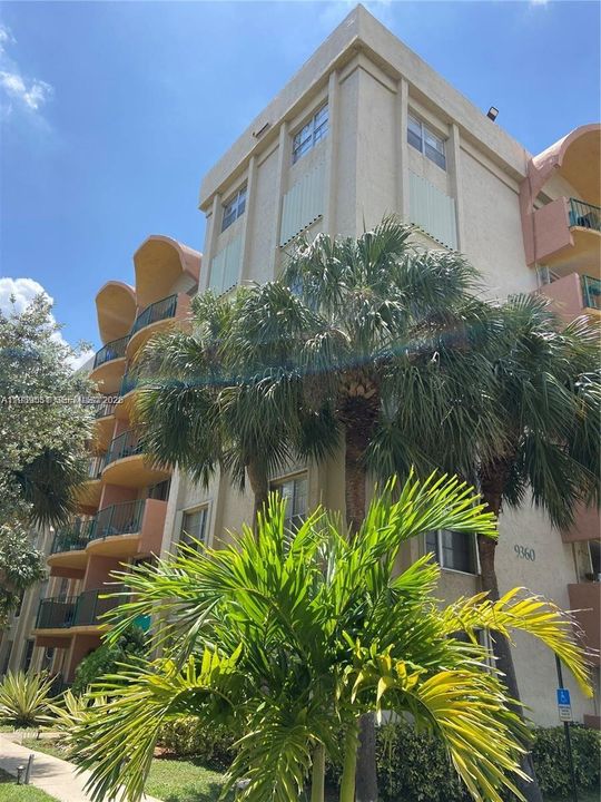 For Rent: $1,950 (1 beds, 1 baths, 690 Square Feet)