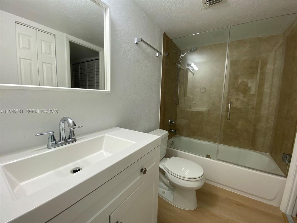 For Rent: $1,950 (1 beds, 1 baths, 690 Square Feet)