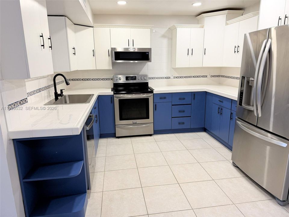 For Rent: $2,750 (2 beds, 2 baths, 1221 Square Feet)