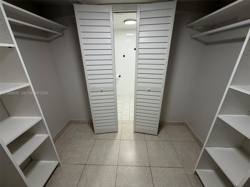 For Rent: $2,750 (2 beds, 2 baths, 1221 Square Feet)