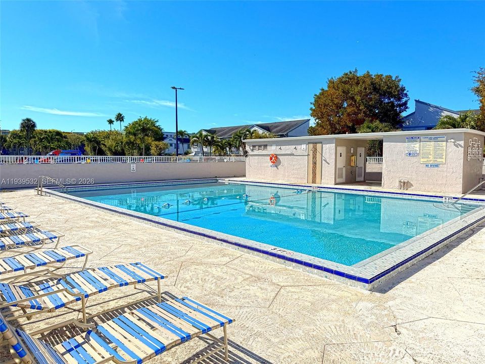 For Rent: $2,750 (2 beds, 2 baths, 1221 Square Feet)