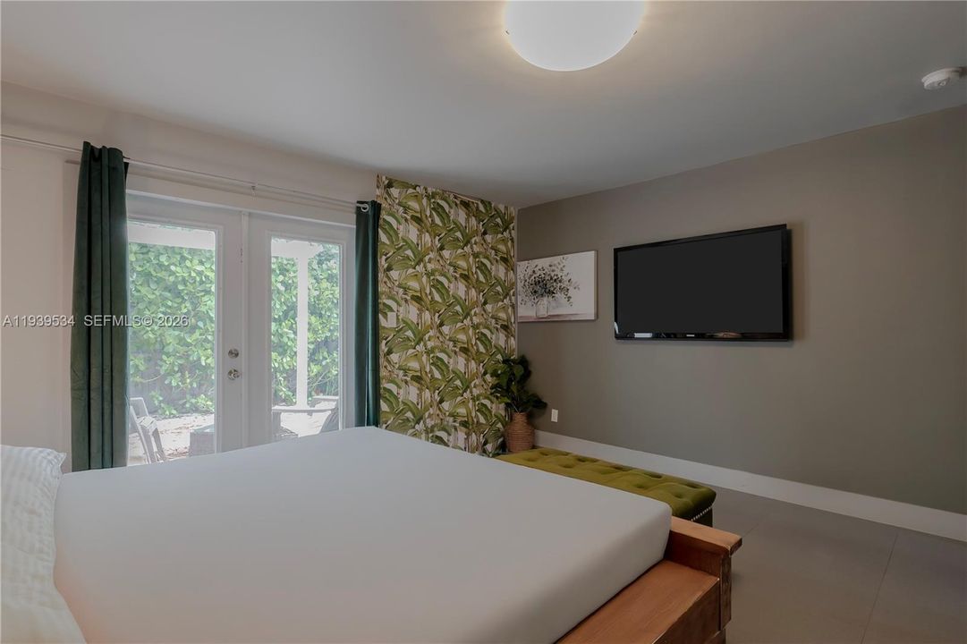 For Sale: $750,000 (3 beds, 2 baths, 1644 Square Feet)