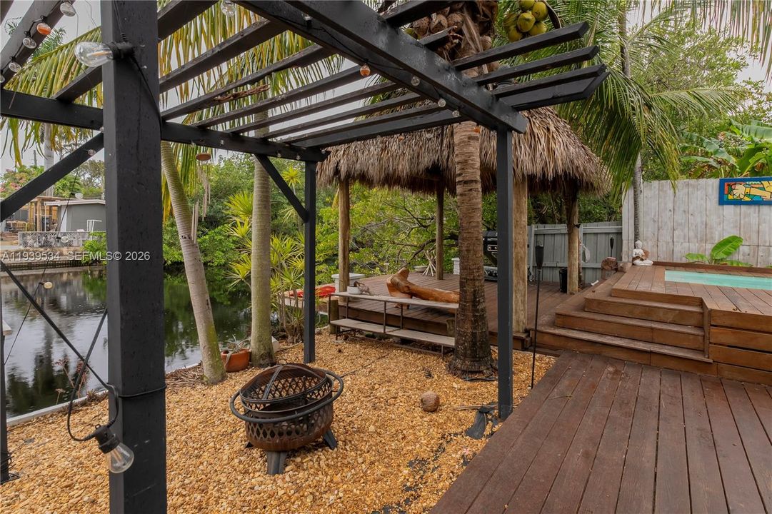 For Sale: $750,000 (3 beds, 2 baths, 1644 Square Feet)