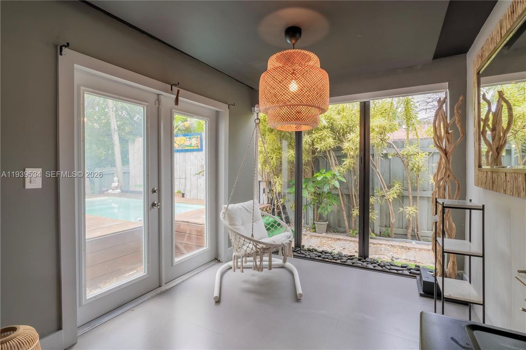 For Sale: $750,000 (3 beds, 2 baths, 1644 Square Feet)