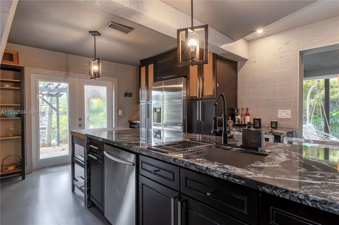 For Sale: $750,000 (3 beds, 2 baths, 1644 Square Feet)