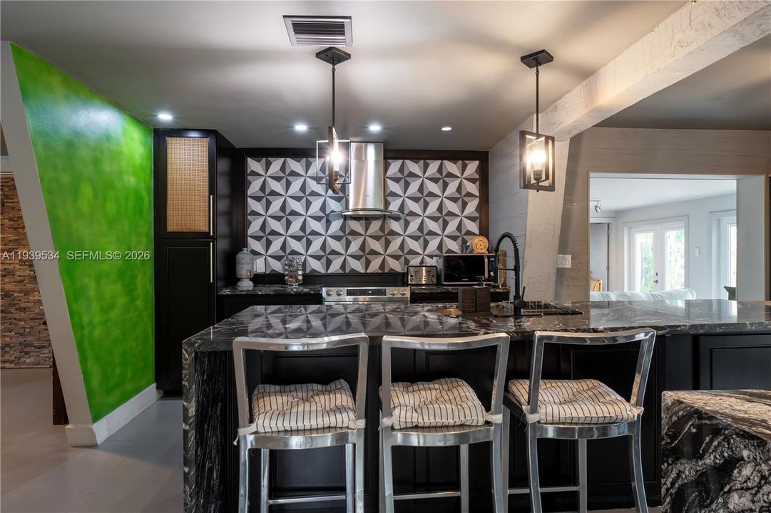 For Sale: $750,000 (3 beds, 2 baths, 1644 Square Feet)