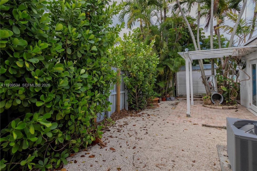 For Sale: $750,000 (3 beds, 2 baths, 1644 Square Feet)