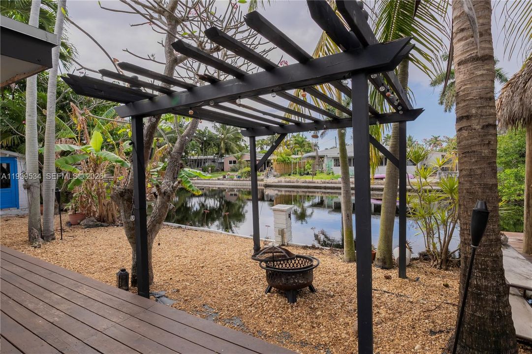 For Sale: $750,000 (3 beds, 2 baths, 1644 Square Feet)