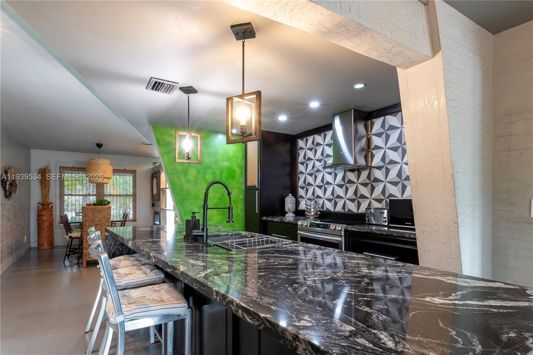 For Sale: $750,000 (3 beds, 2 baths, 1644 Square Feet)