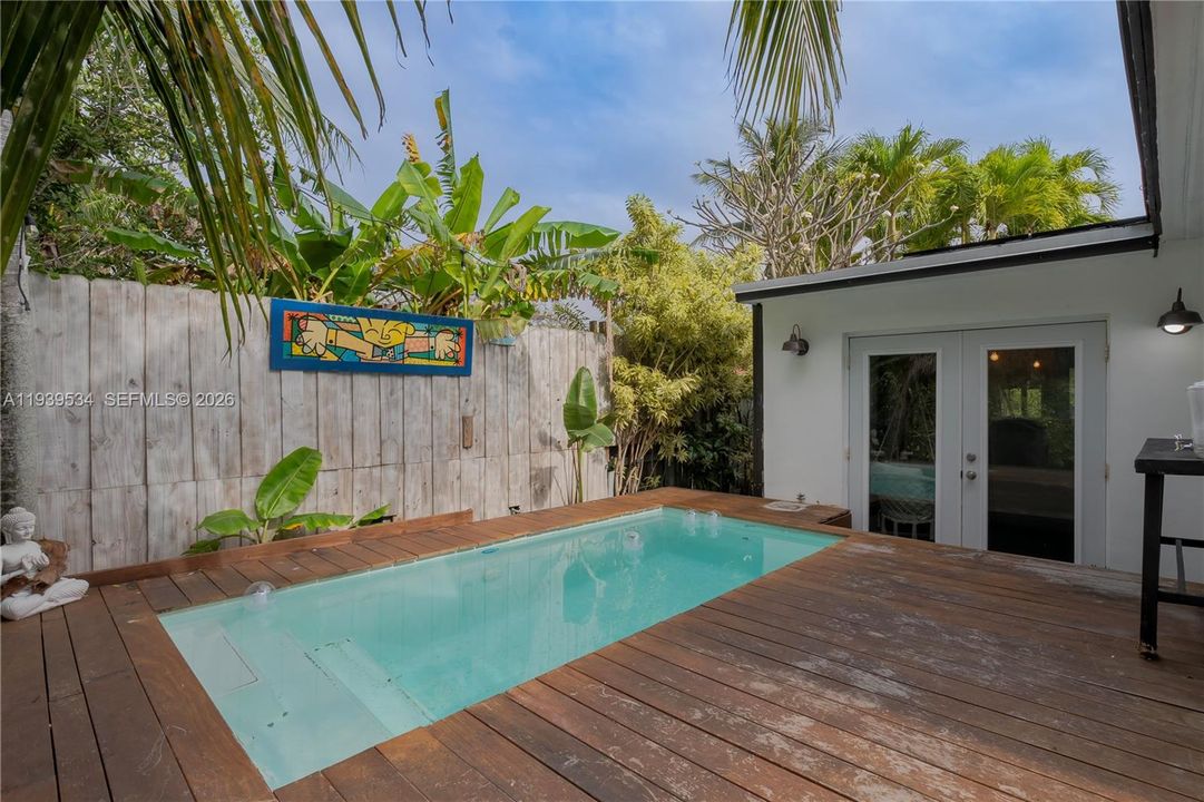 For Sale: $750,000 (3 beds, 2 baths, 1644 Square Feet)