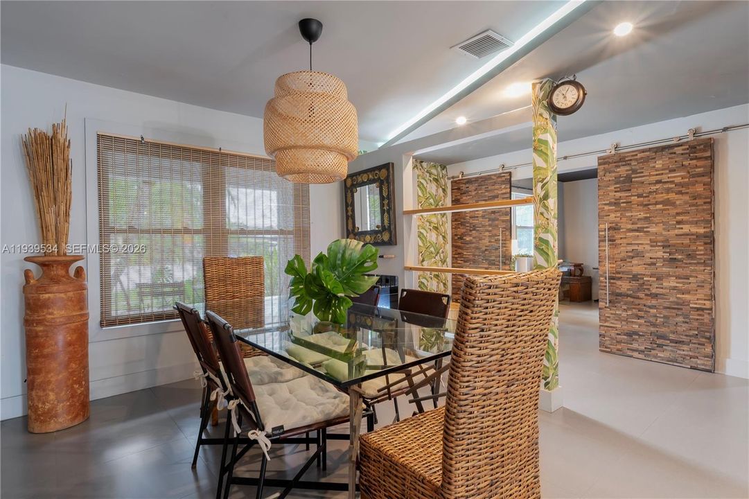 For Sale: $750,000 (3 beds, 2 baths, 1644 Square Feet)