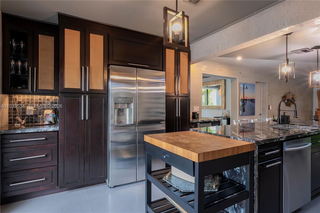 For Sale: $750,000 (3 beds, 2 baths, 1644 Square Feet)