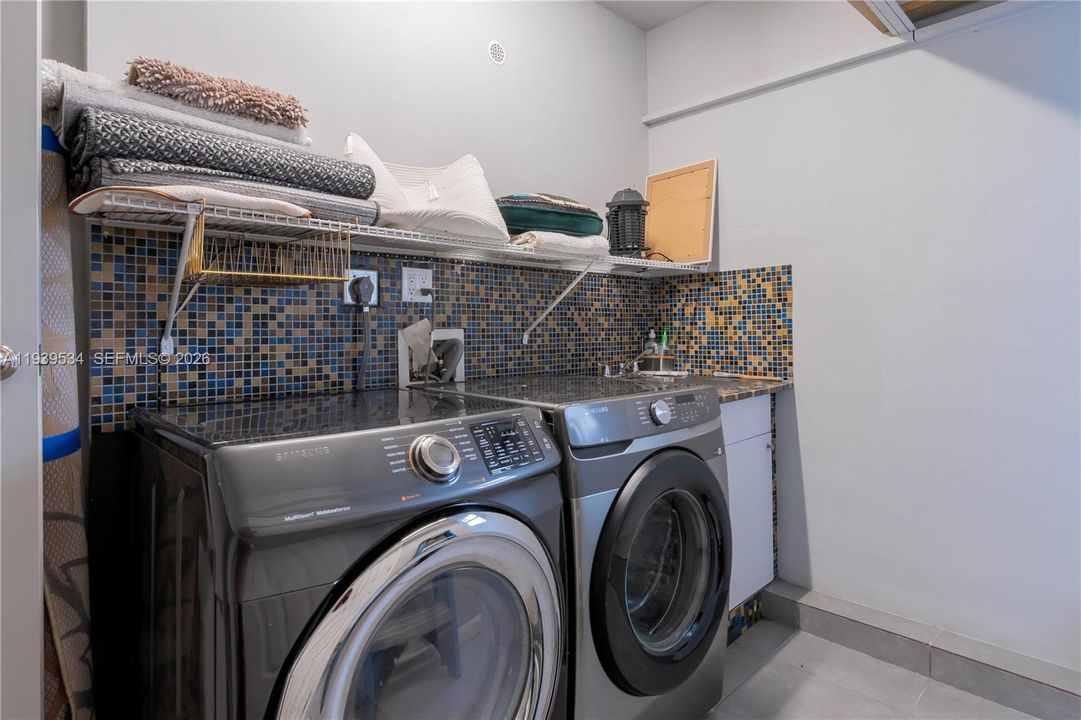 For Sale: $750,000 (3 beds, 2 baths, 1644 Square Feet)