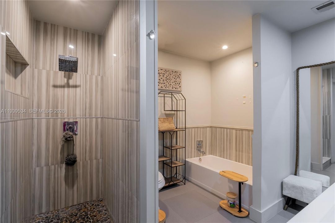 For Sale: $750,000 (3 beds, 2 baths, 1644 Square Feet)