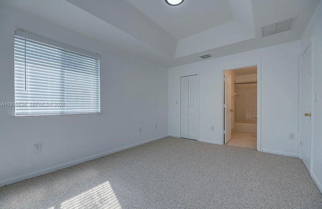 出租: $2,300 (3 贝兹, 3 浴室, 1423 平方英尺)