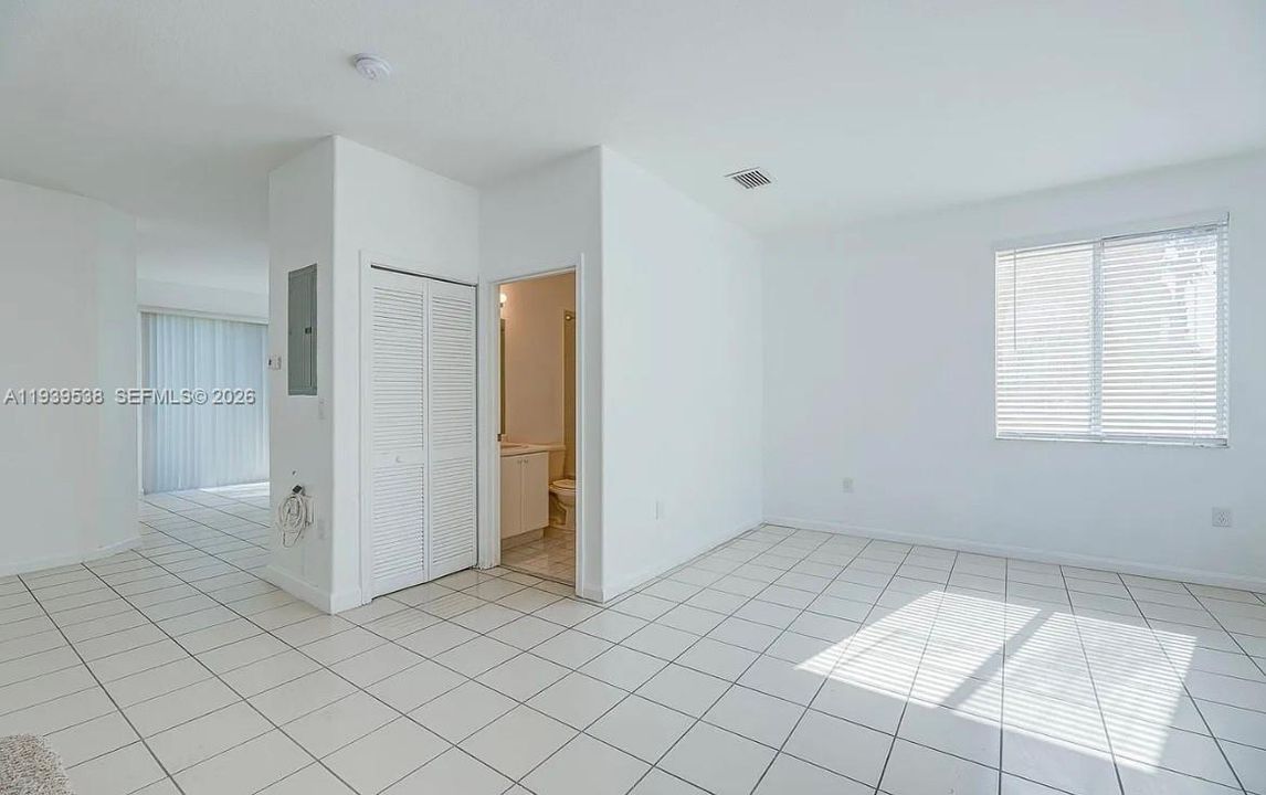 出租: $2,300 (3 贝兹, 3 浴室, 1423 平方英尺)