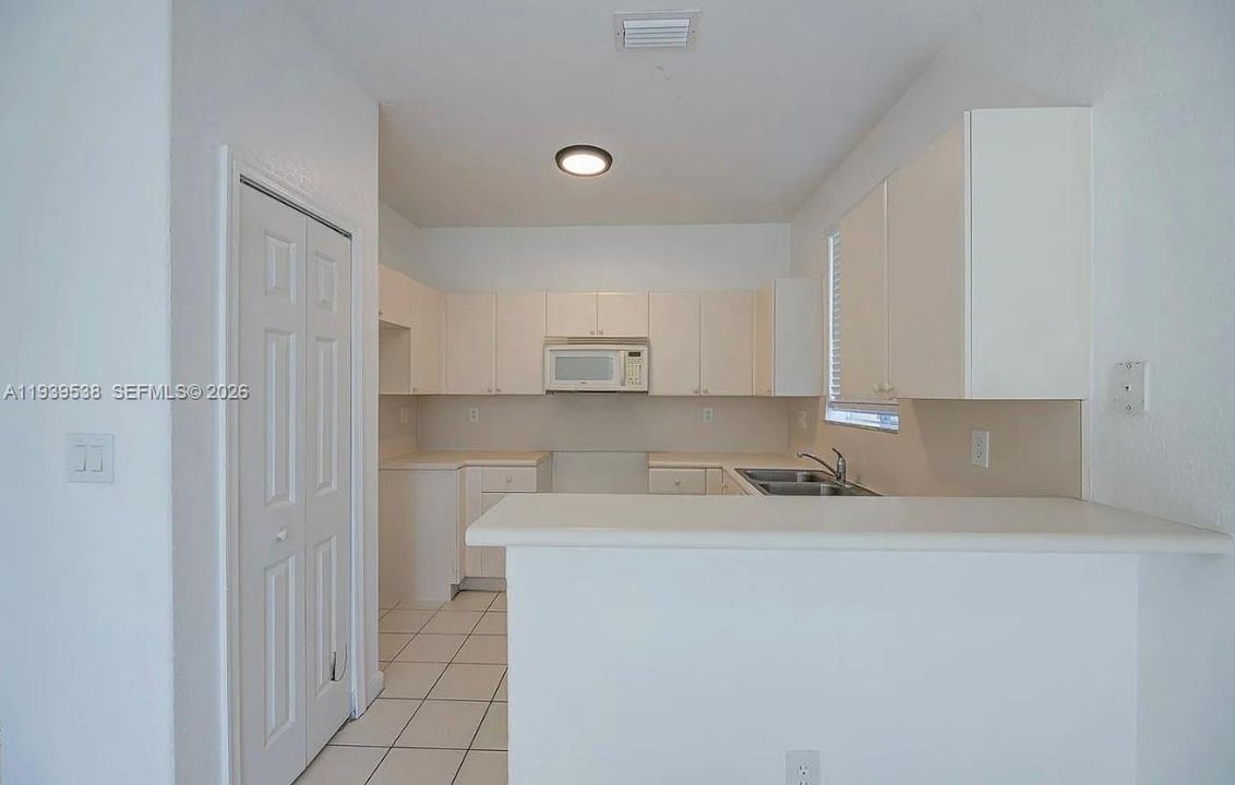 出租: $2,300 (3 贝兹, 3 浴室, 1423 平方英尺)