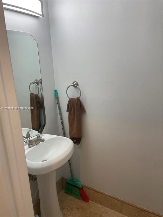 В аренду: $5,400 (4 спален, 2 ванн, 2339 Квадратных фут)