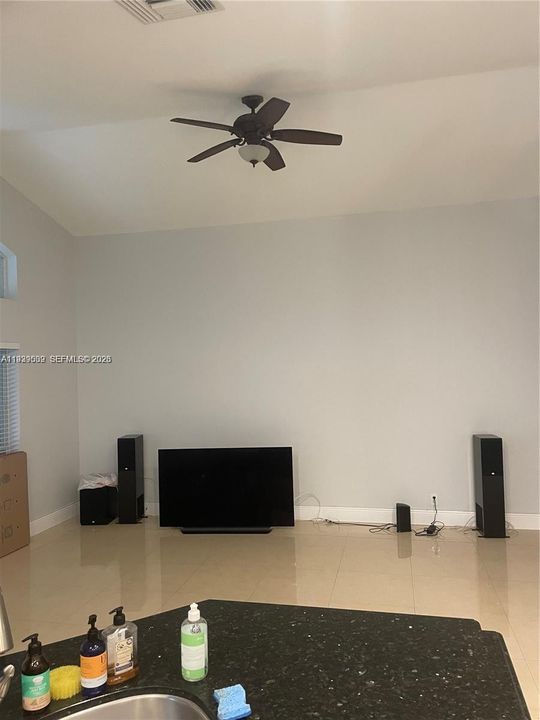 В аренду: $5,400 (4 спален, 2 ванн, 2339 Квадратных фут)