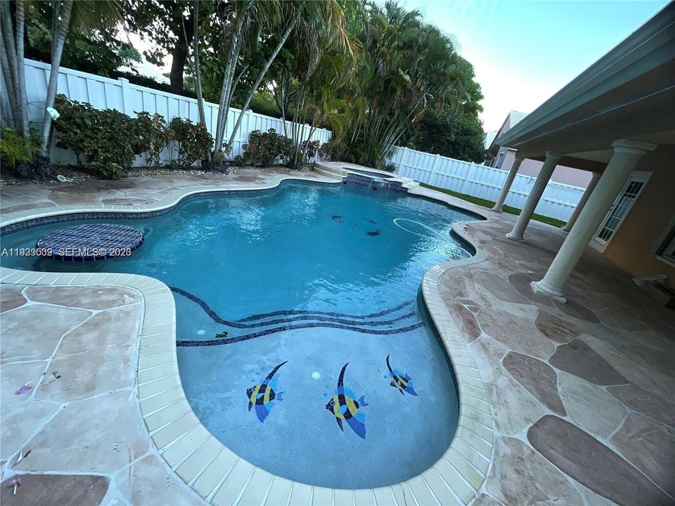 В аренду: $5,400 (4 спален, 2 ванн, 2339 Квадратных фут)