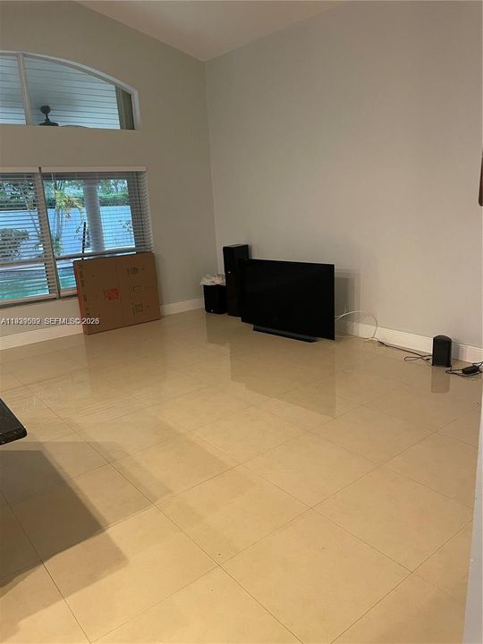 В аренду: $5,400 (4 спален, 2 ванн, 2339 Квадратных фут)