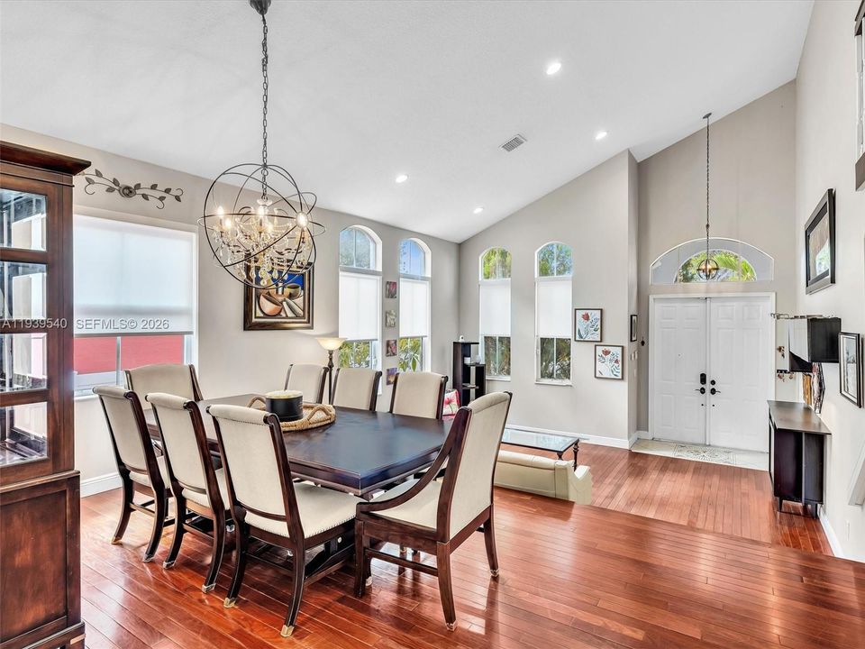 待售: $765,000 (4 贝兹, 3 浴室, 2391 平方英尺)