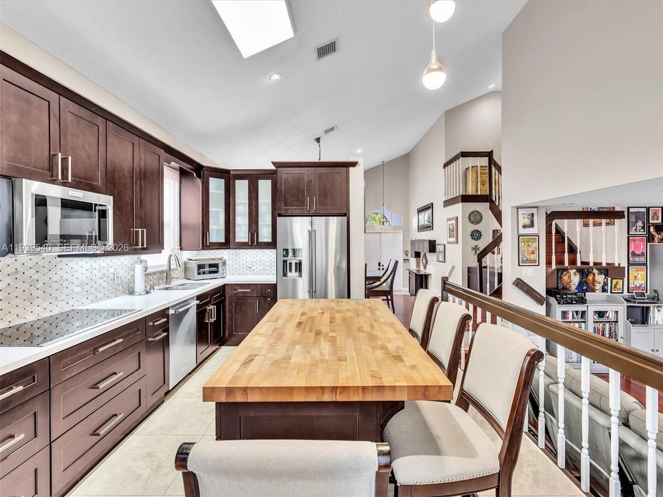 待售: $765,000 (4 贝兹, 3 浴室, 2391 平方英尺)