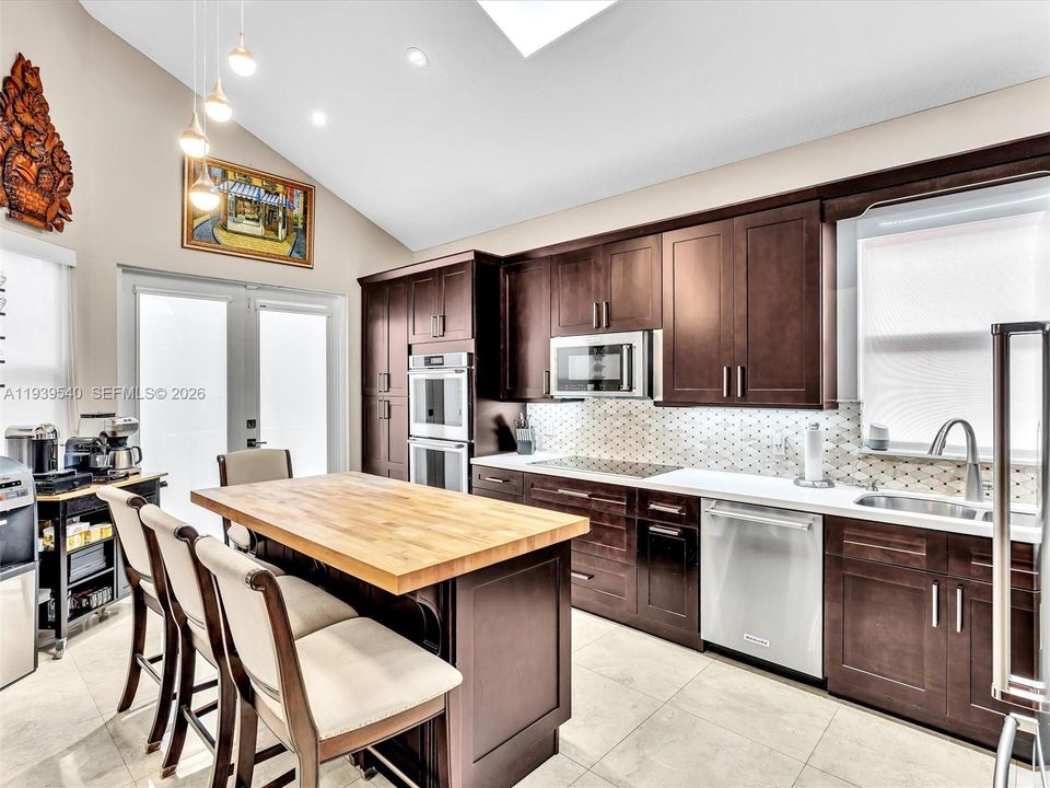 待售: $765,000 (4 贝兹, 3 浴室, 2391 平方英尺)