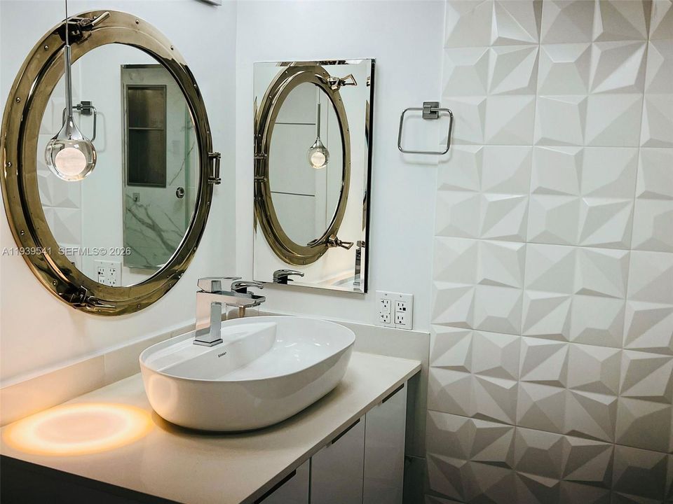 For Sale: $1,100,000 (3 beds, 2 baths, 1990 Square Feet)