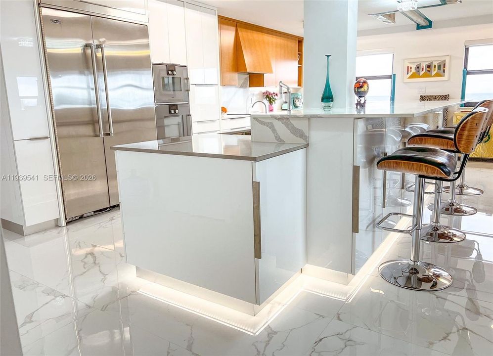 For Sale: $1,100,000 (3 beds, 2 baths, 1990 Square Feet)