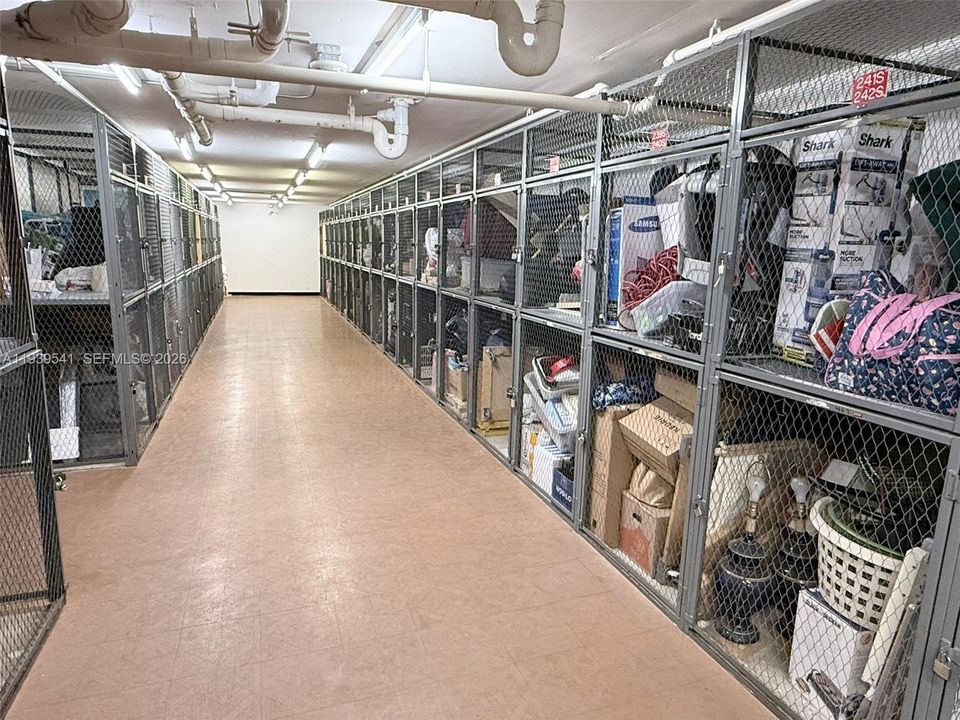 For Sale: $1,100,000 (3 beds, 2 baths, 1990 Square Feet)