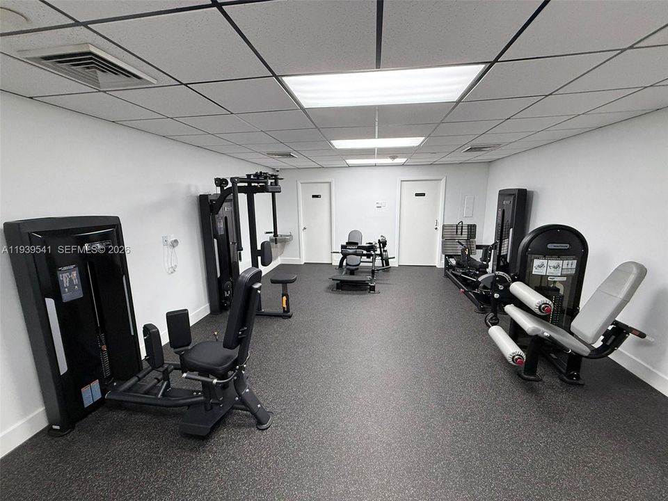 For Sale: $1,100,000 (3 beds, 2 baths, 1990 Square Feet)