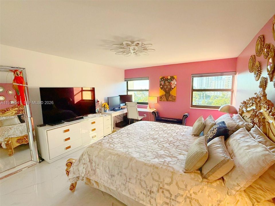 For Sale: $1,100,000 (3 beds, 2 baths, 1990 Square Feet)