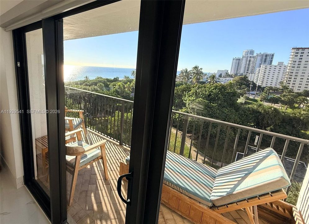 For Sale: $1,100,000 (3 beds, 2 baths, 1990 Square Feet)