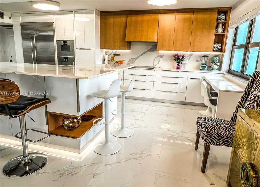 For Sale: $1,100,000 (3 beds, 2 baths, 1990 Square Feet)