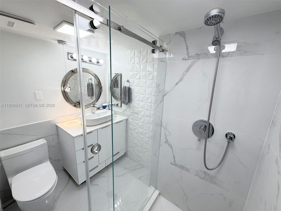 For Sale: $1,100,000 (3 beds, 2 baths, 1990 Square Feet)