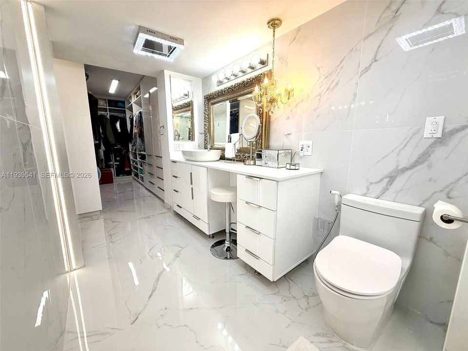 For Sale: $1,100,000 (3 beds, 2 baths, 1990 Square Feet)