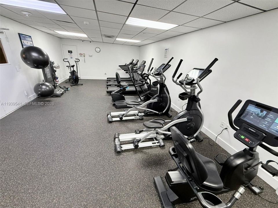 For Sale: $1,100,000 (3 beds, 2 baths, 1990 Square Feet)