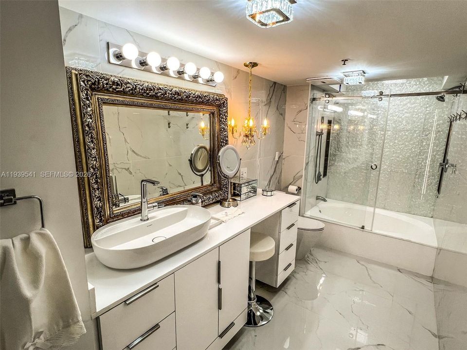 For Sale: $1,100,000 (3 beds, 2 baths, 1990 Square Feet)