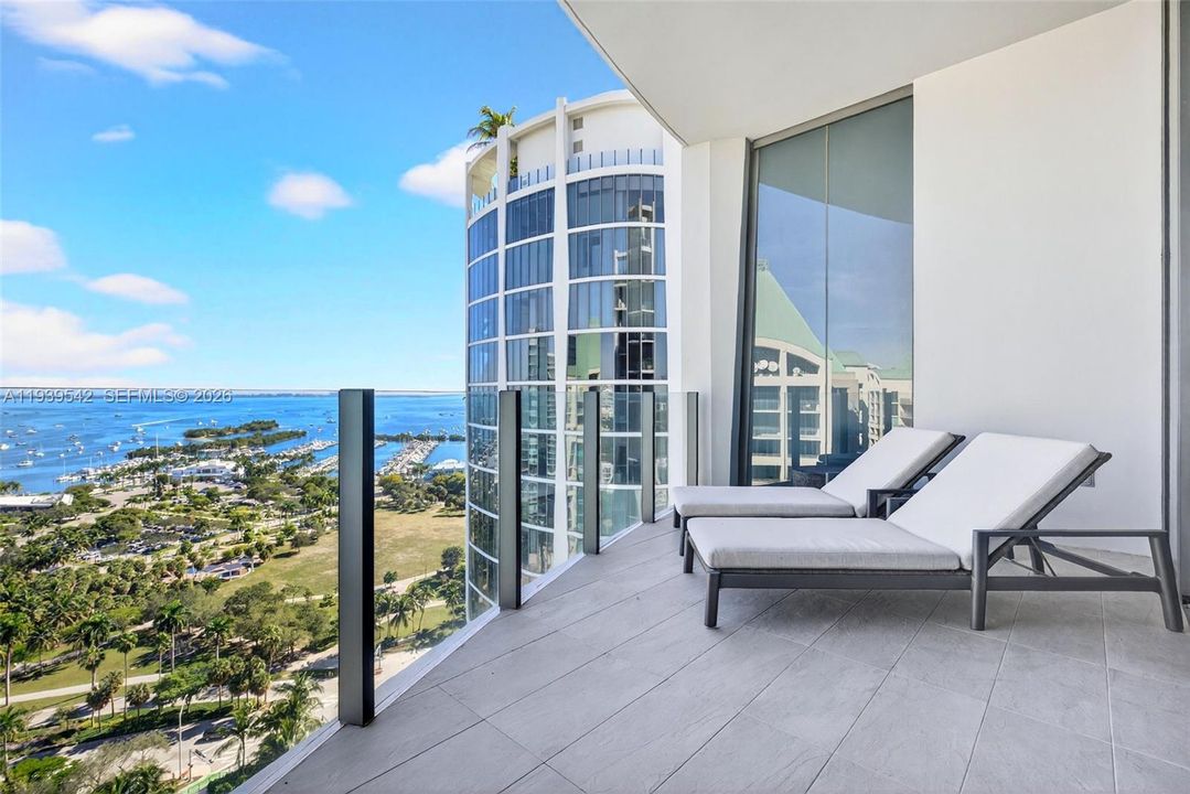 For Sale: $5,750,000 (3 beds, 3 baths, 2532 Square Feet)