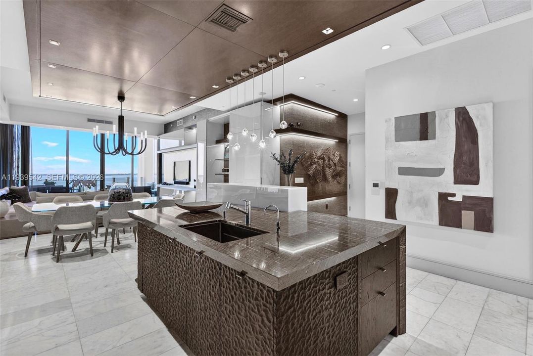 For Sale: $5,750,000 (3 beds, 3 baths, 2532 Square Feet)