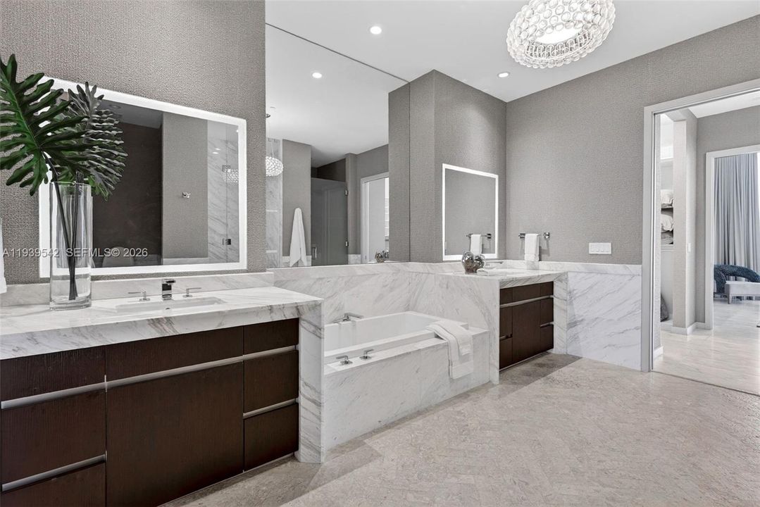 For Sale: $5,750,000 (3 beds, 3 baths, 2532 Square Feet)