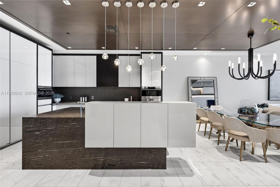 For Sale: $5,750,000 (3 beds, 3 baths, 2532 Square Feet)